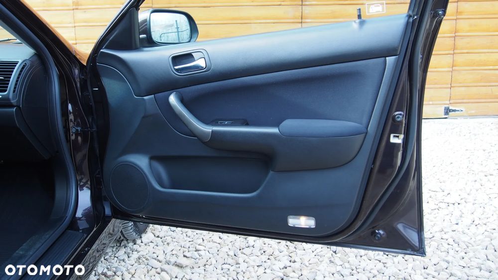 Honda Accord 2.0 Comfort - 34