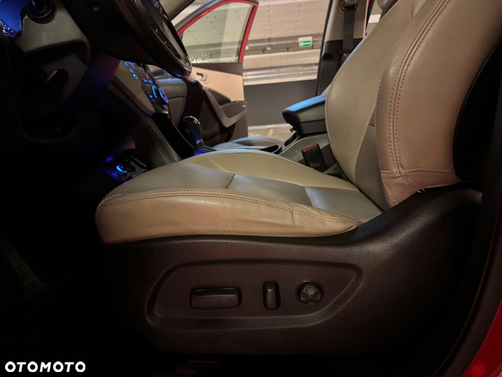 Hyundai Grand Santa Fe - 30