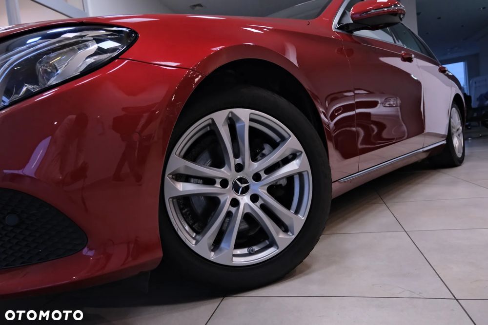 Mercedes-Benz Klasa E 220 d 4Matic 9G-TRONIC - 23