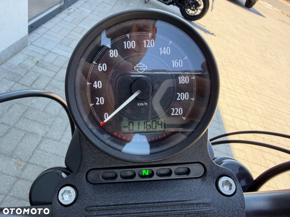 Harley-Davidson Sportster Iron 883 - 11