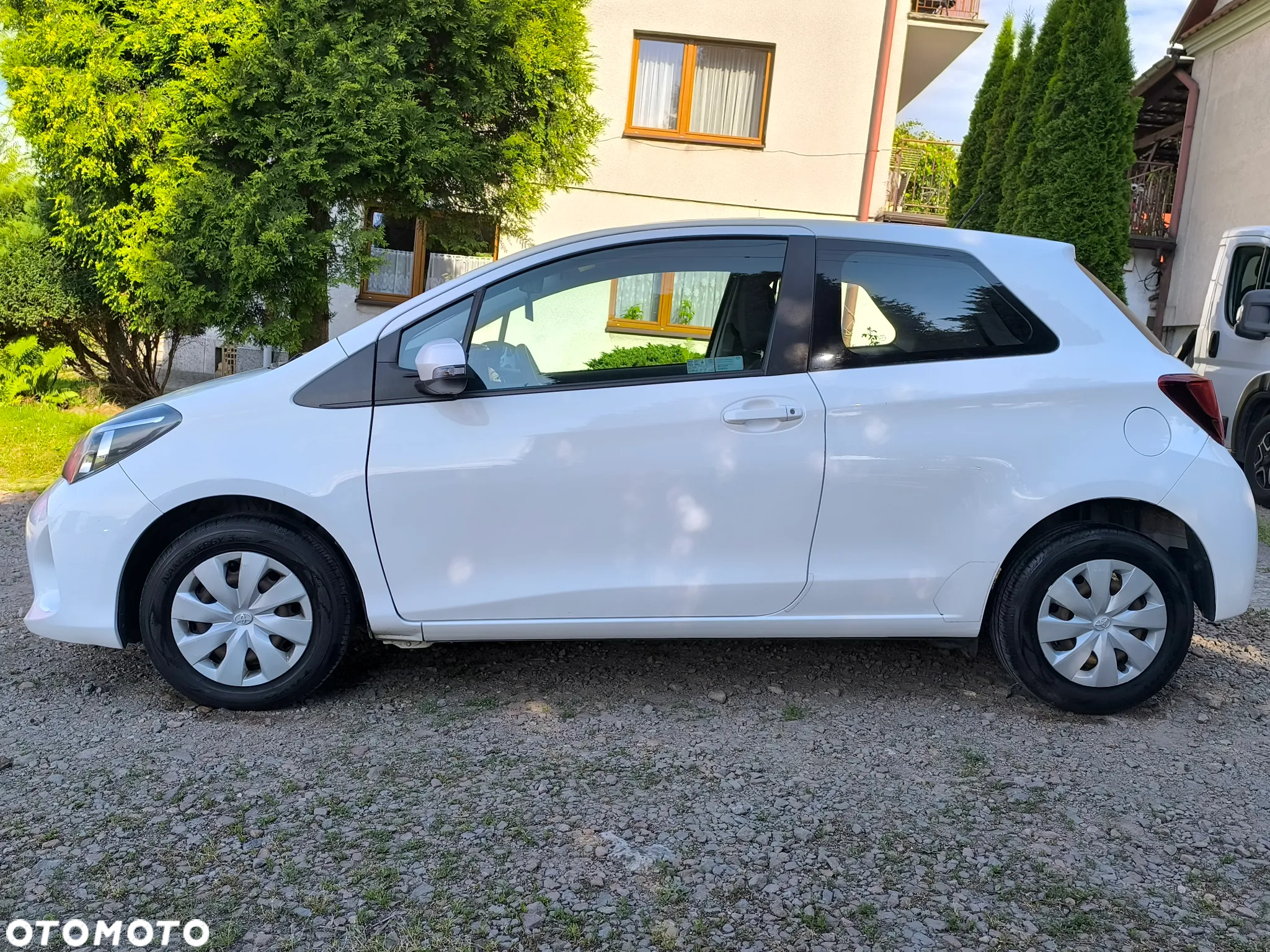 Toyota Yaris Van - 3