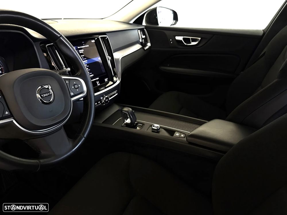Volvo V60 2.0 B4 Momentum Geartronic - 4