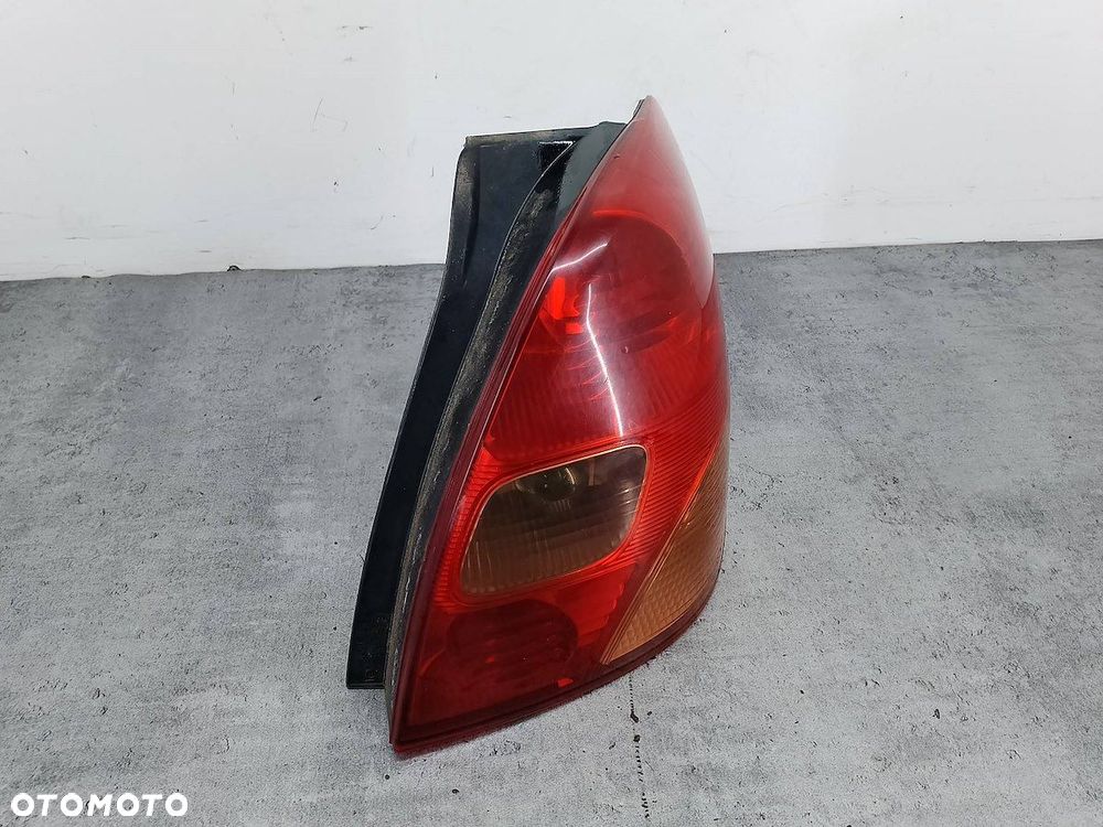 LAMPA TYLNA PRAWA TOYOTA COROLLA VERSO I 1827 - 2