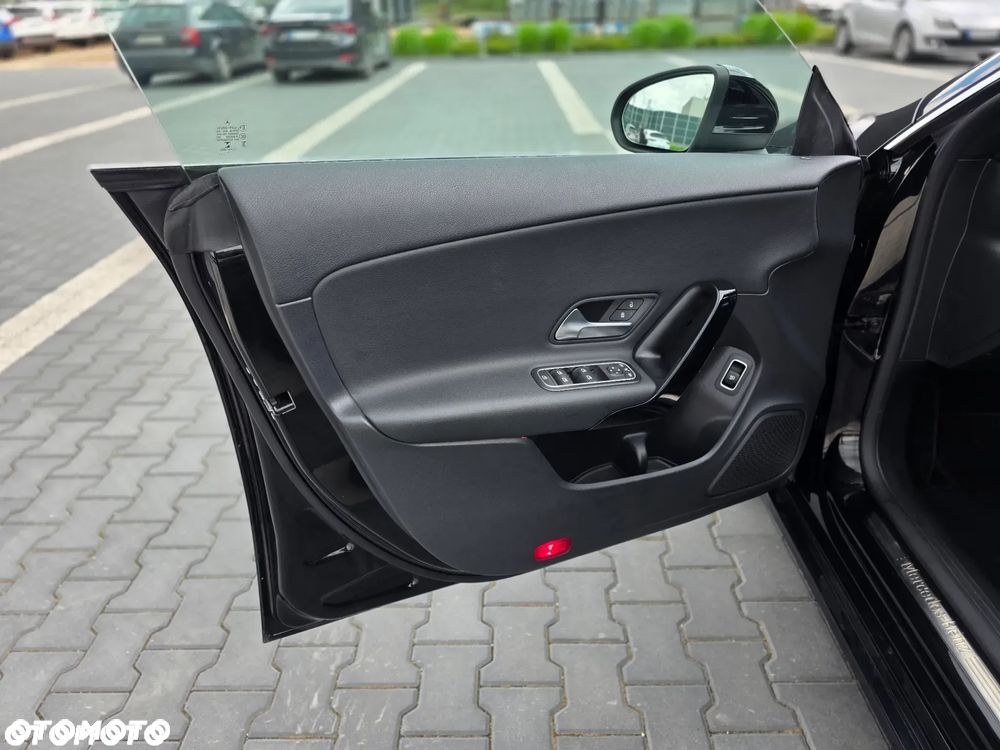 Mercedes-Benz CLA 200 AMG Line 7G-DCT - 23