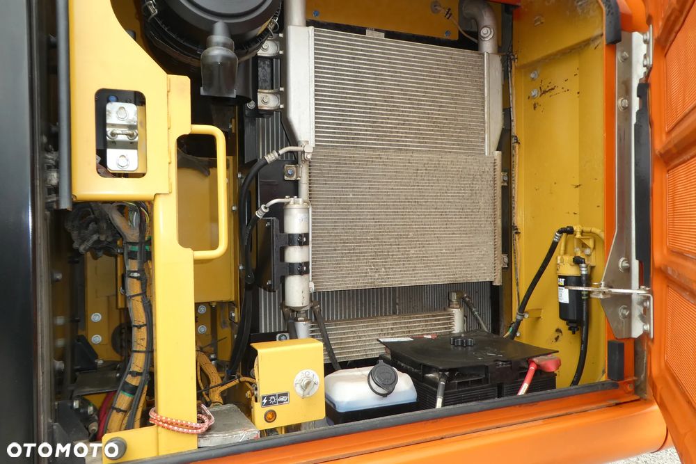 Caterpillar M 318F Z NIEMIEC TRZY ŁYŻKI - 21