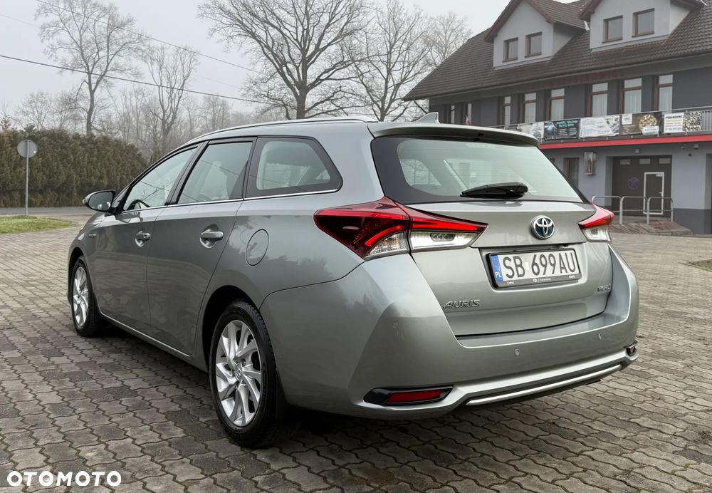 Toyota Auris Hybrid 135 Premium - 8