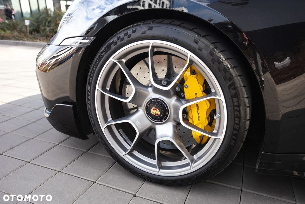 Porsche 911 Turbo S - 16