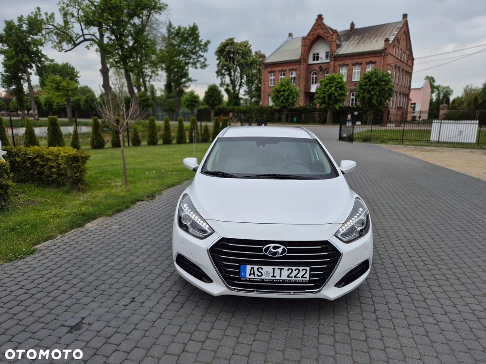 Hyundai i40 Kombi 1.7 CRDi DCT Premium - 10