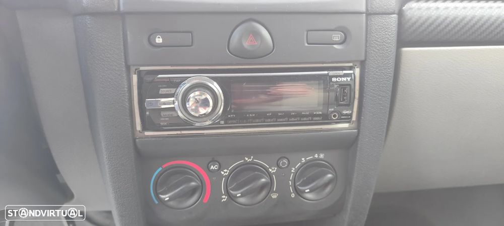 Renault Clio 1.2 16V Privilège - 17