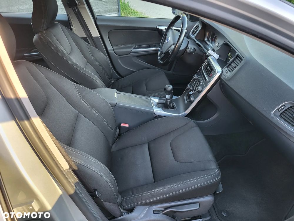 Volvo V60 D2 Edition - 14