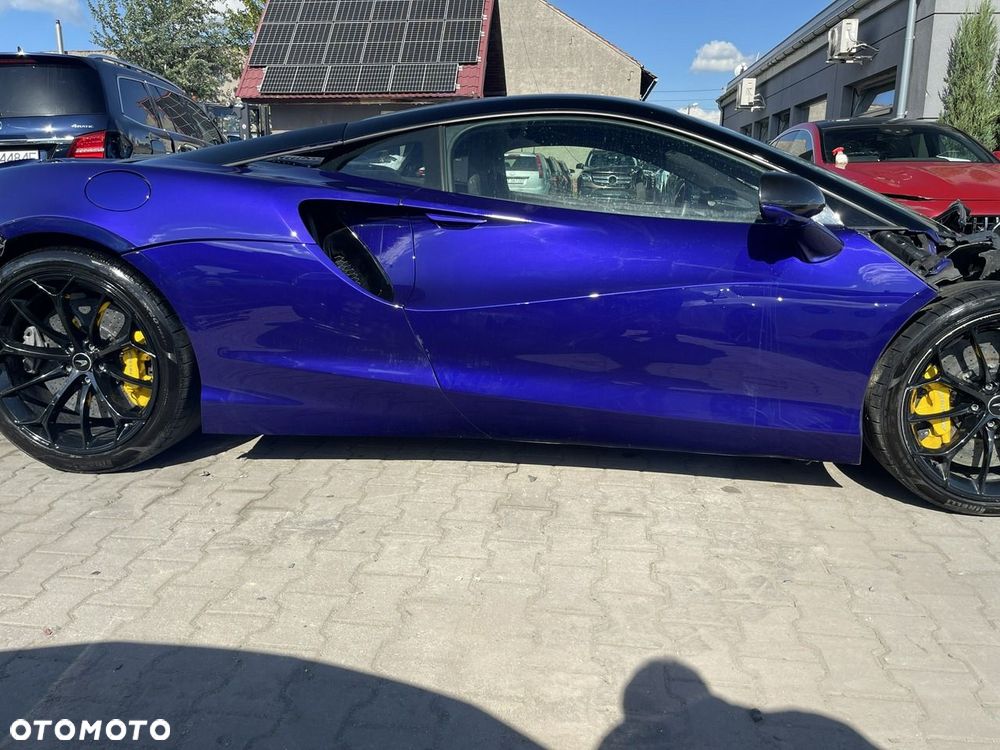 McLaren Artura - 2