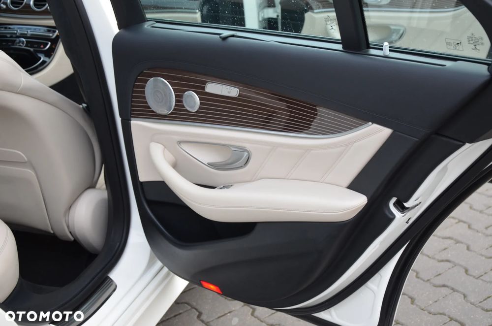 Mercedes-Benz Klasa E 43 AMG 4-Matic - 32