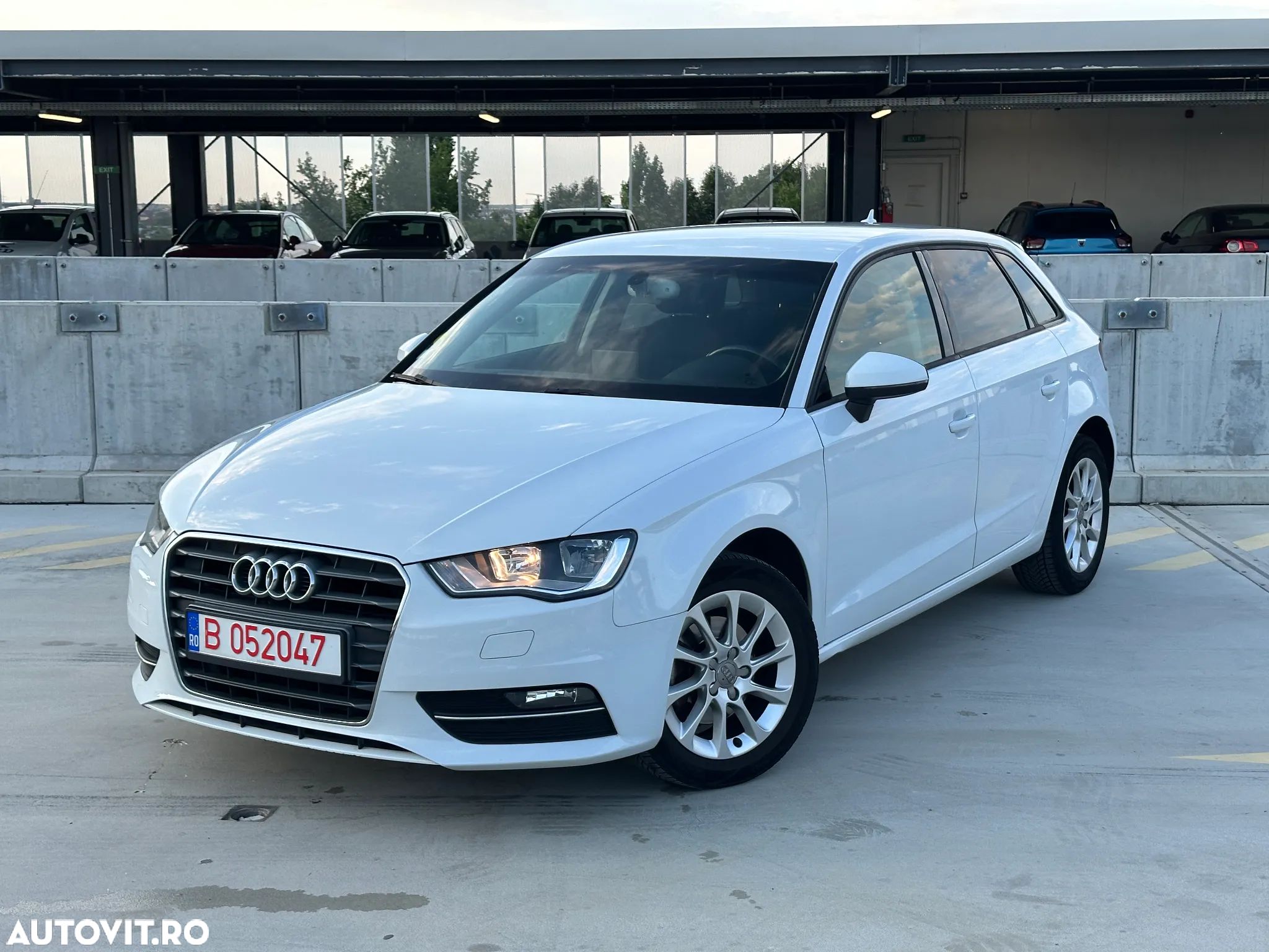 Audi A3 1.6 TDI Sportback S tronic design - 1