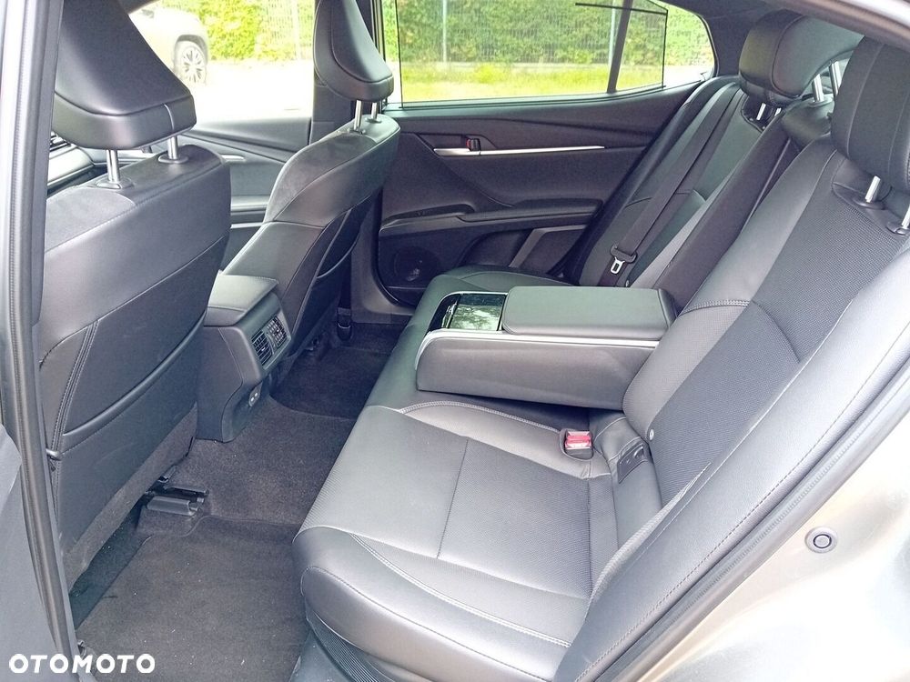 Toyota Camry - 13