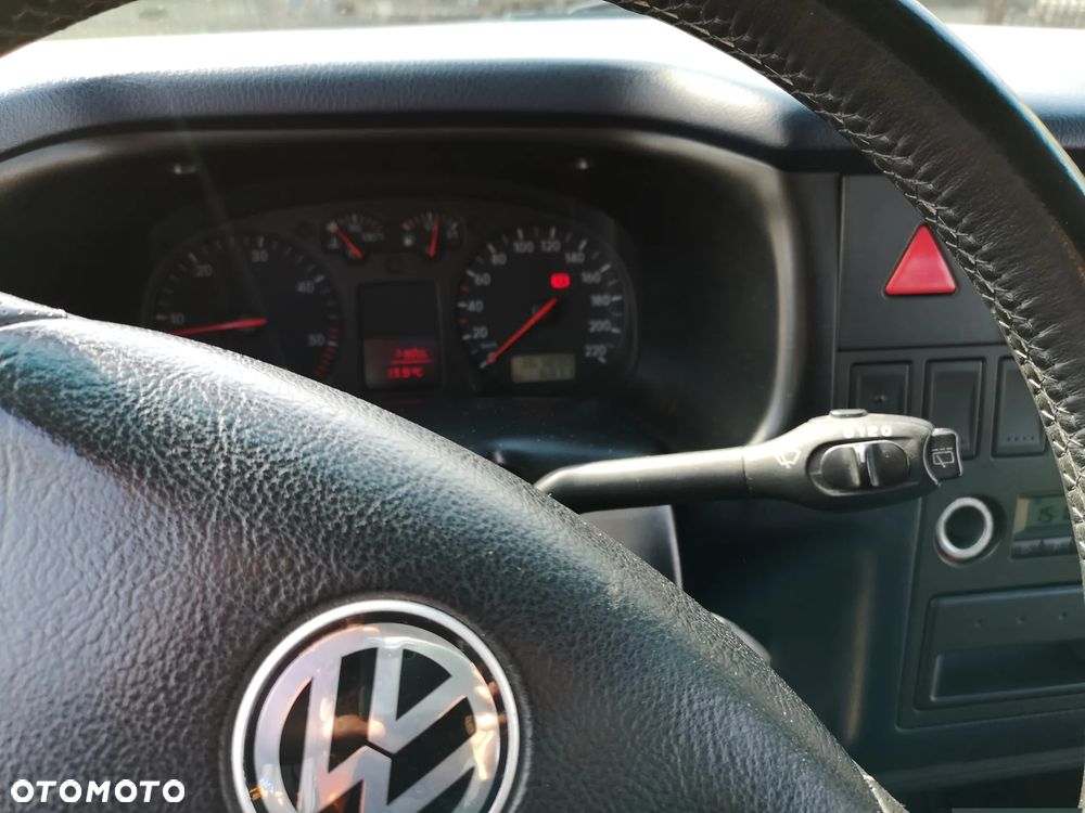 Volkswagen Caravelle - 21