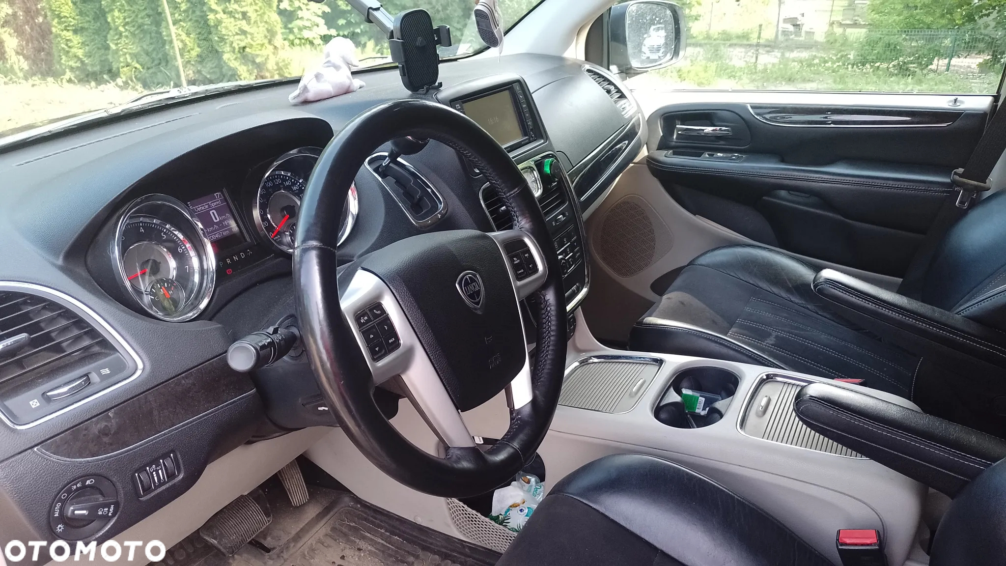 Lancia Voyager 3.6 Platinum - 13