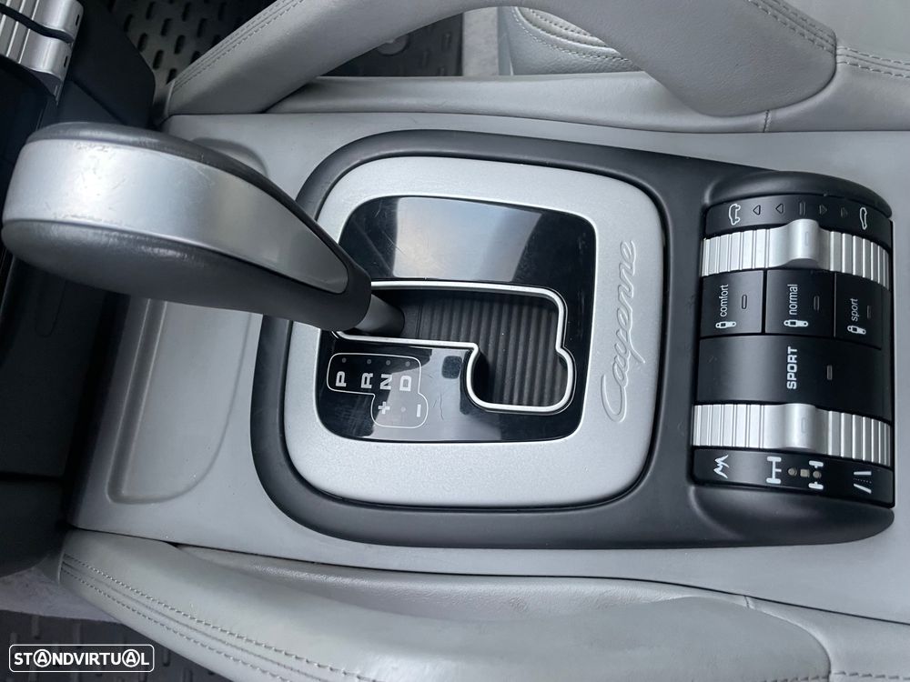 Porsche Cayenne Tiptronic S - 12