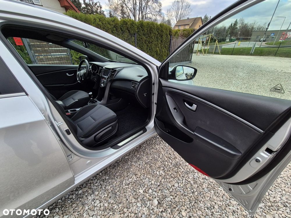 Hyundai i30 blue Kombi 1.6 GDi Passion - 37