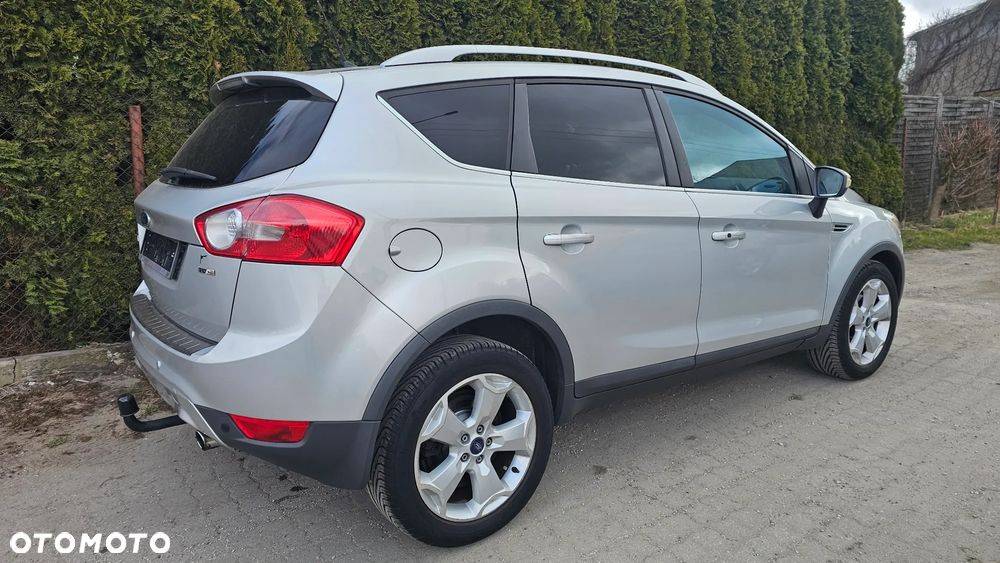Ford Kuga 2.0 TDCi 2x4 Titanium - 8