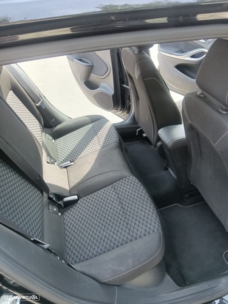 Opel Astra Sports Tourer - 12