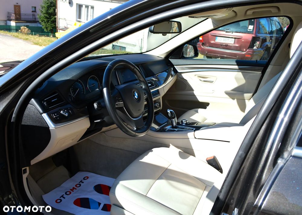 BMW Seria 5 520d xDrive Touring - 11