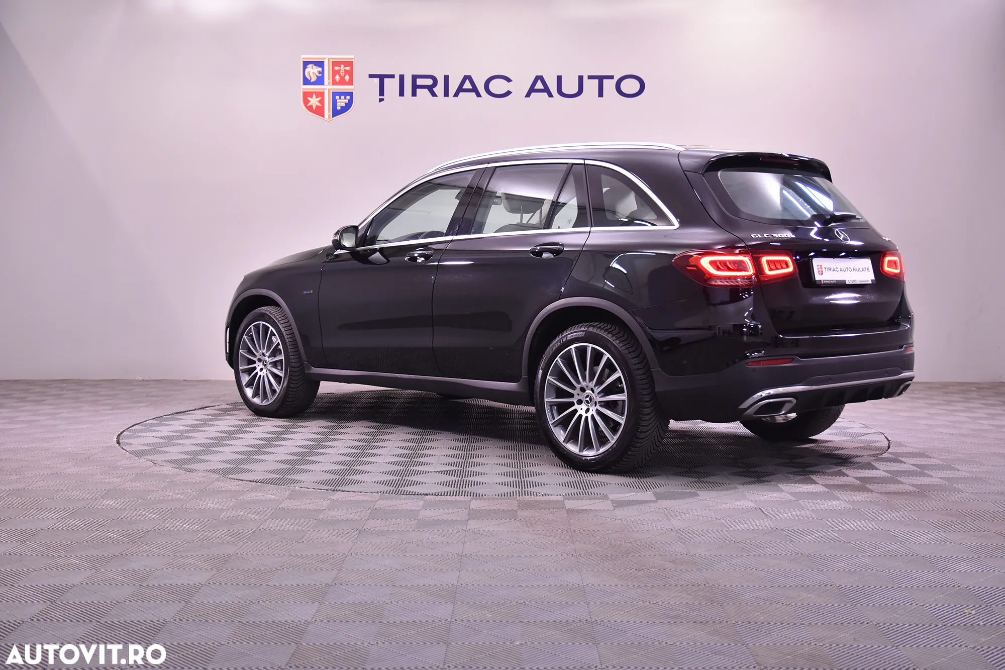 Mercedes-Benz GLC 300 e 4Matic 9G-TRONIC AMG Line - 3