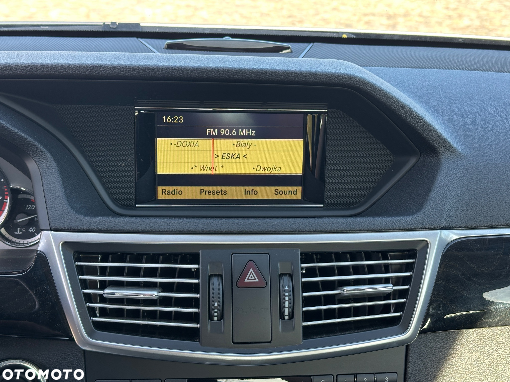 Mercedes-Benz Klasa E 200 BlueEFFICIENCY 7G-TRONIC Avantgarde - 26