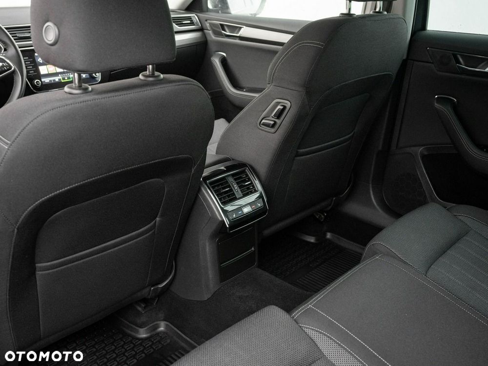 Skoda Superb 2.0 TDI SCR Style DSG - 27