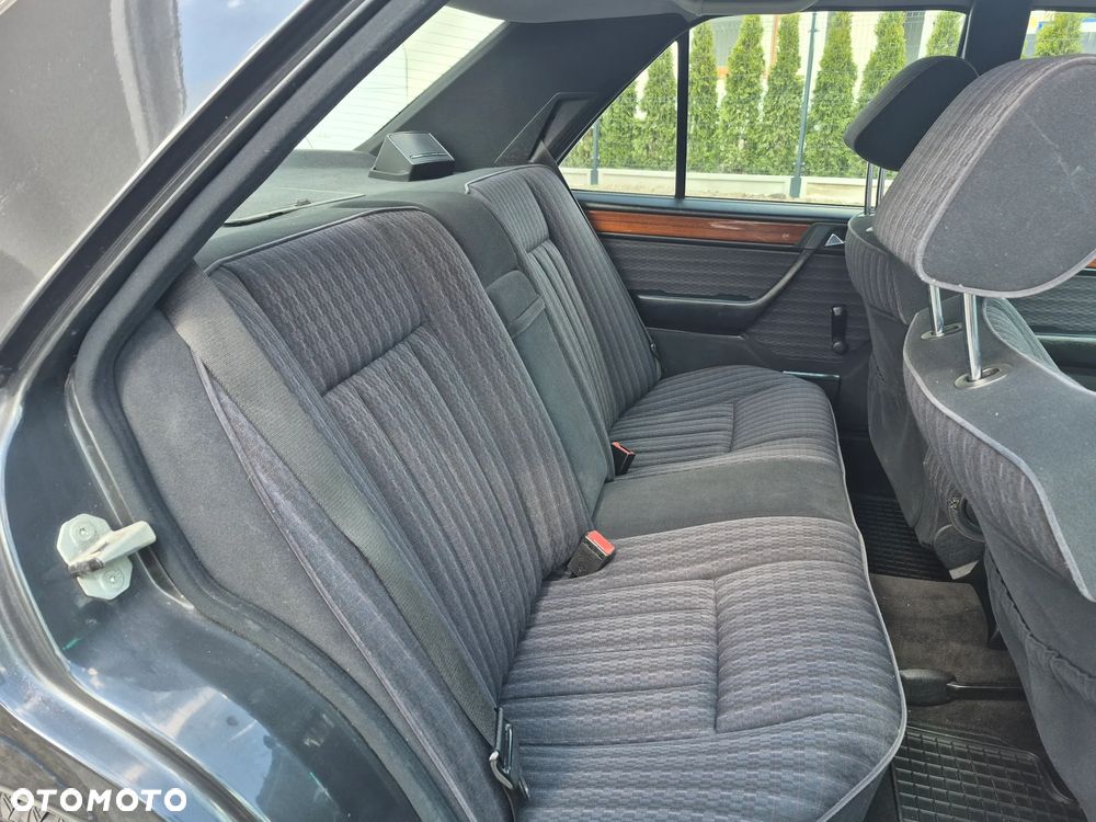 Mercedes-Benz W124 (1984-1993) - 26