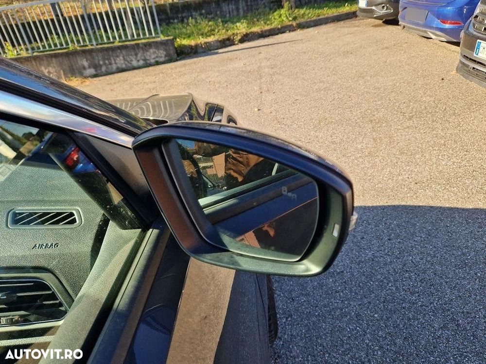 Volkswagen T-Roc 2.0 TDI SCR DSG Style - 11