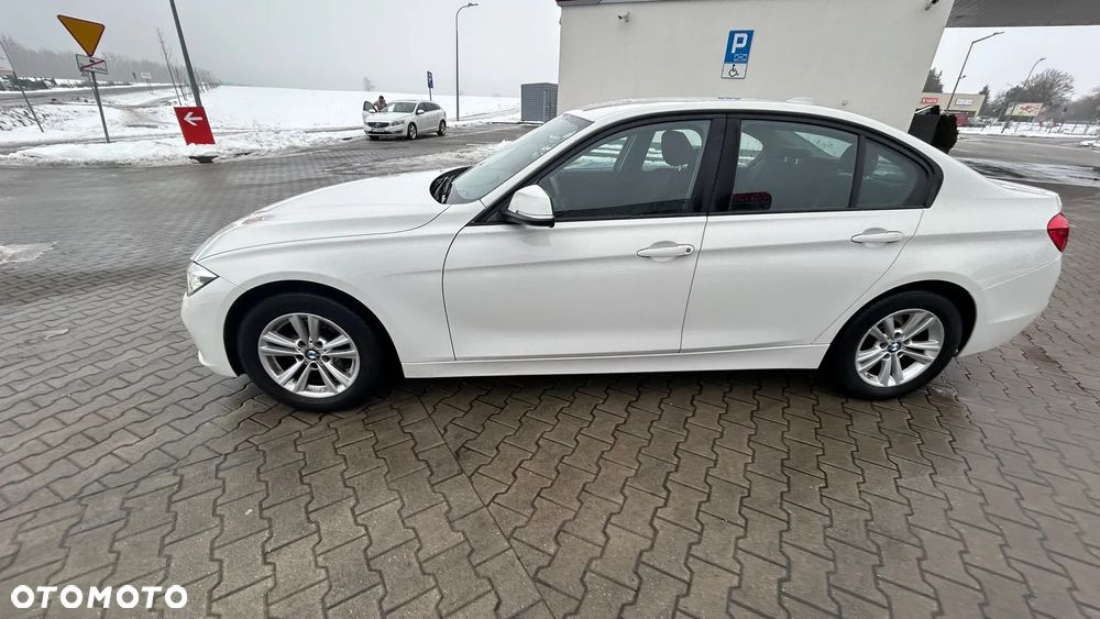BMW Seria 3 318i - 10