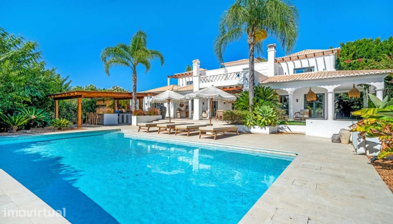 Luxuosa Moradia com piscina e jardim para venda em Carvoeiro, Algarve