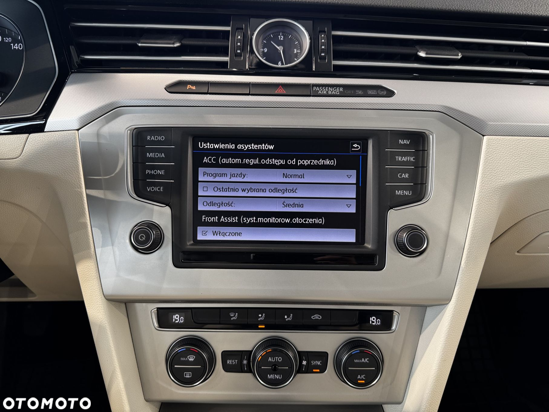 Volkswagen Passat - 28