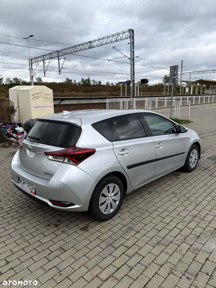 Toyota Auris 1.4 D-4D Active - 5