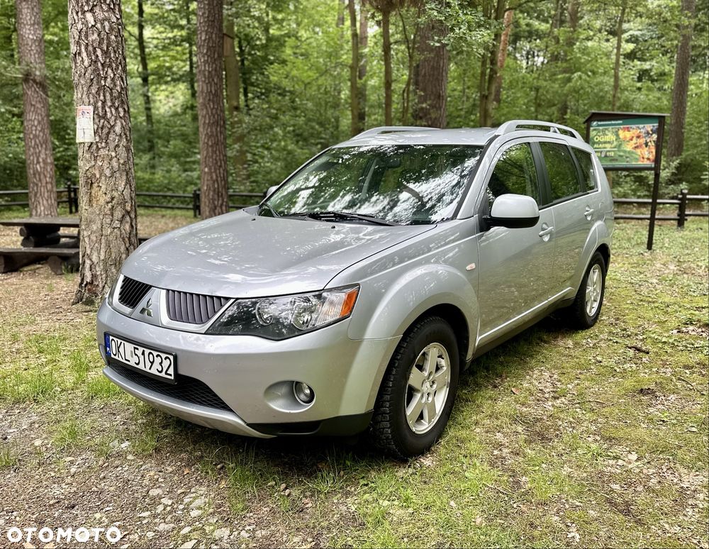 Mitsubishi Outlander - 2