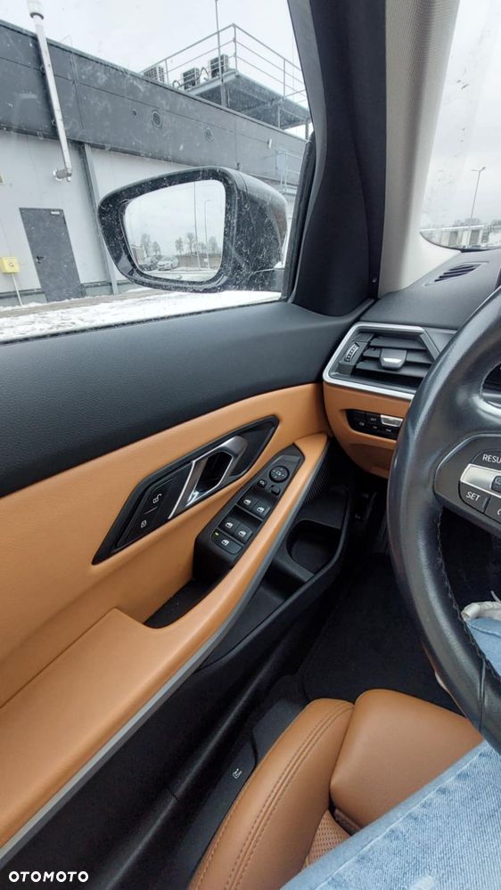 BMW Seria 3 318d mHEV - 20