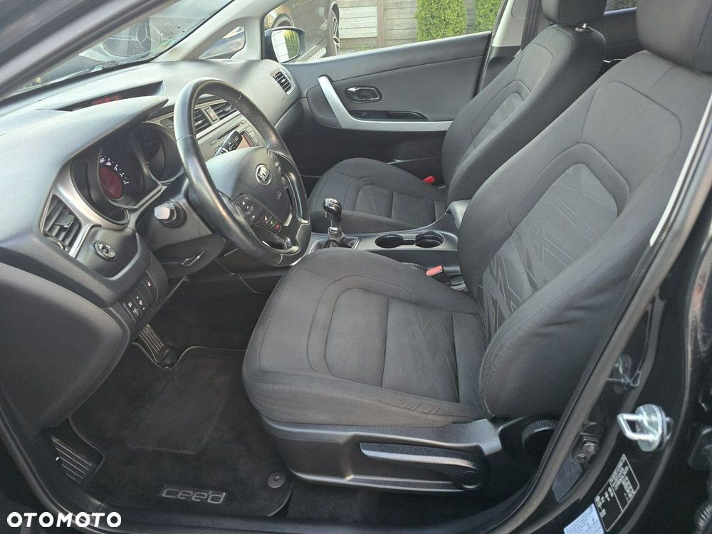 Kia Ceed - 11