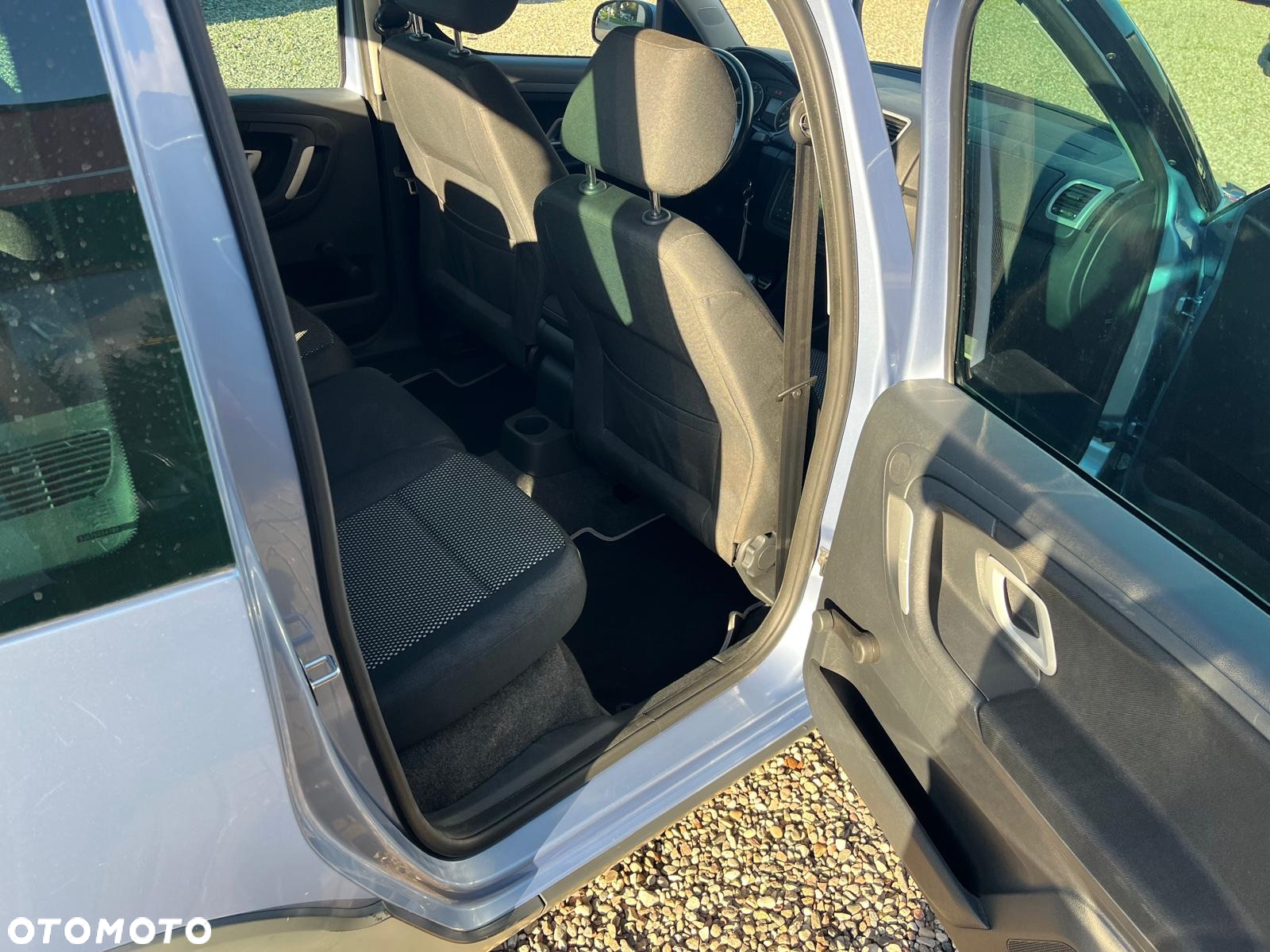 Skoda Roomster 1.6 16V Scout - 13
