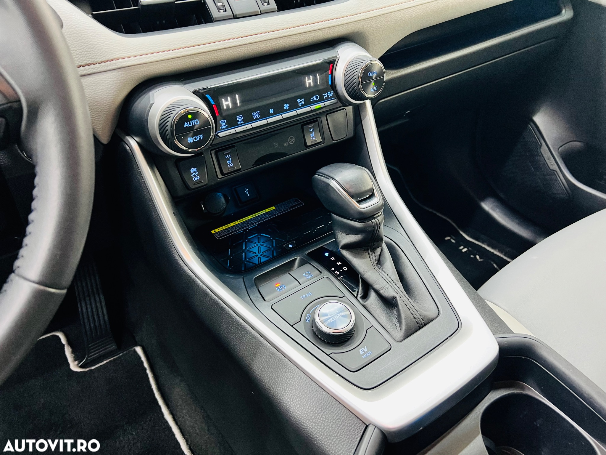 Toyota RAV4 2.5 4x4 Hybrid Lounge - 14