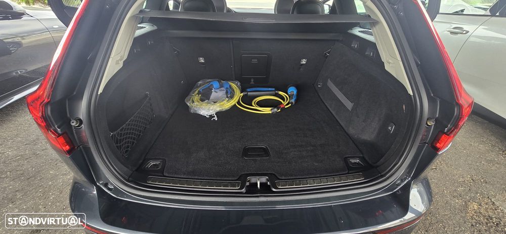 Volvo V60 2.0 T8 AWD TE Momentum Plus - 33