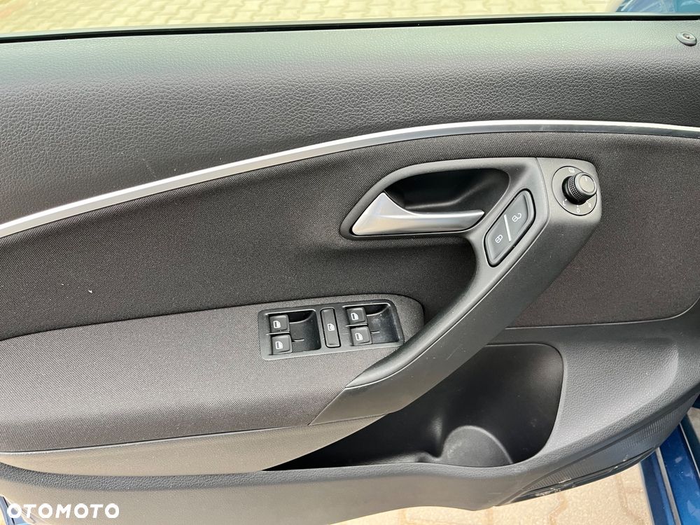 Volkswagen Polo 1.4 TDI Blue Motion Technology Lounge - 16