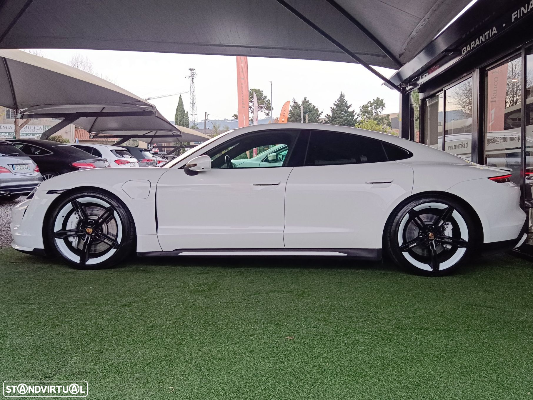 Porsche Taycan Turbo - 11