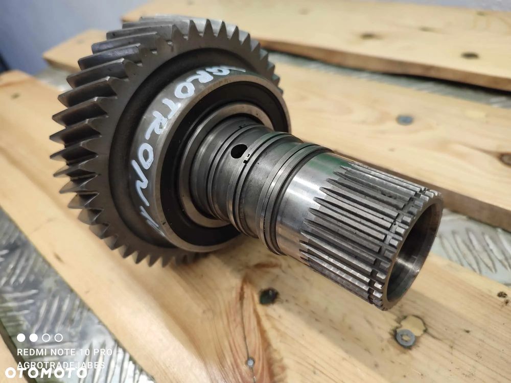Wałek z kołem zębatym skrzynia biegów Deutz Fahr Agrotron 100 (ZF2095368053) - 1