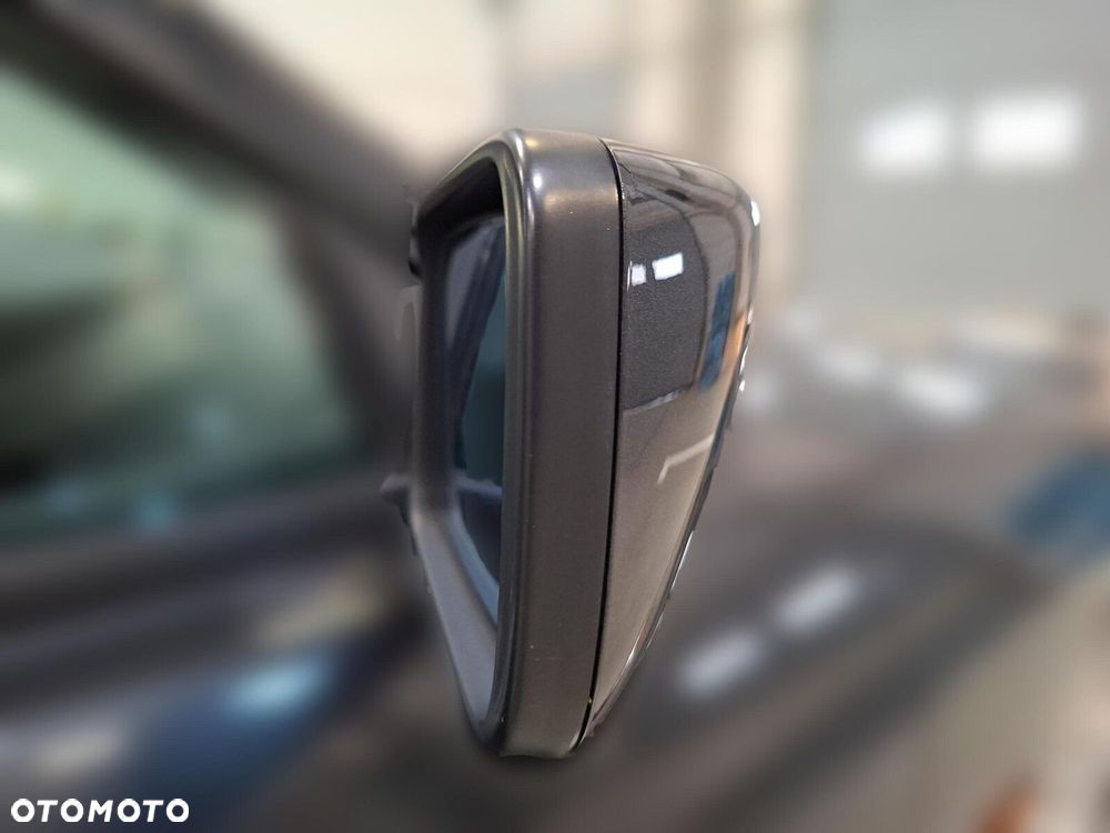BMW Seria 8 - 25