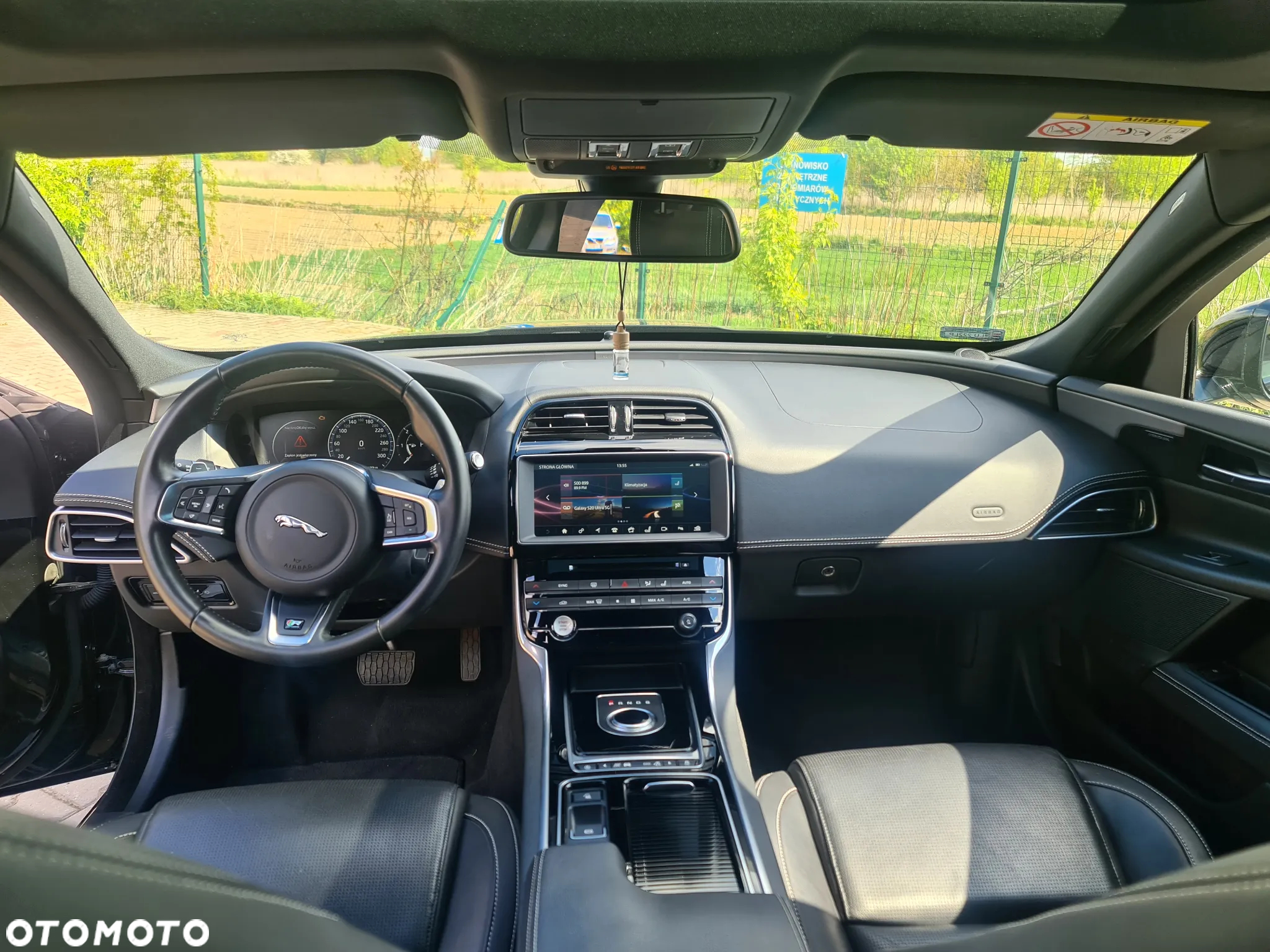 Jaguar XE - 9