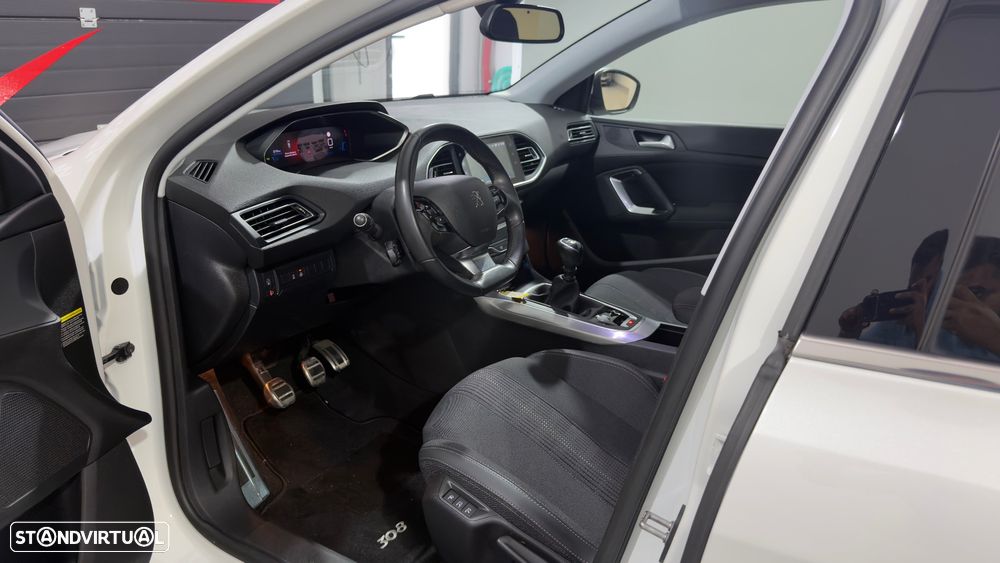 Peugeot 308 PureTech 130 Allure - 12
