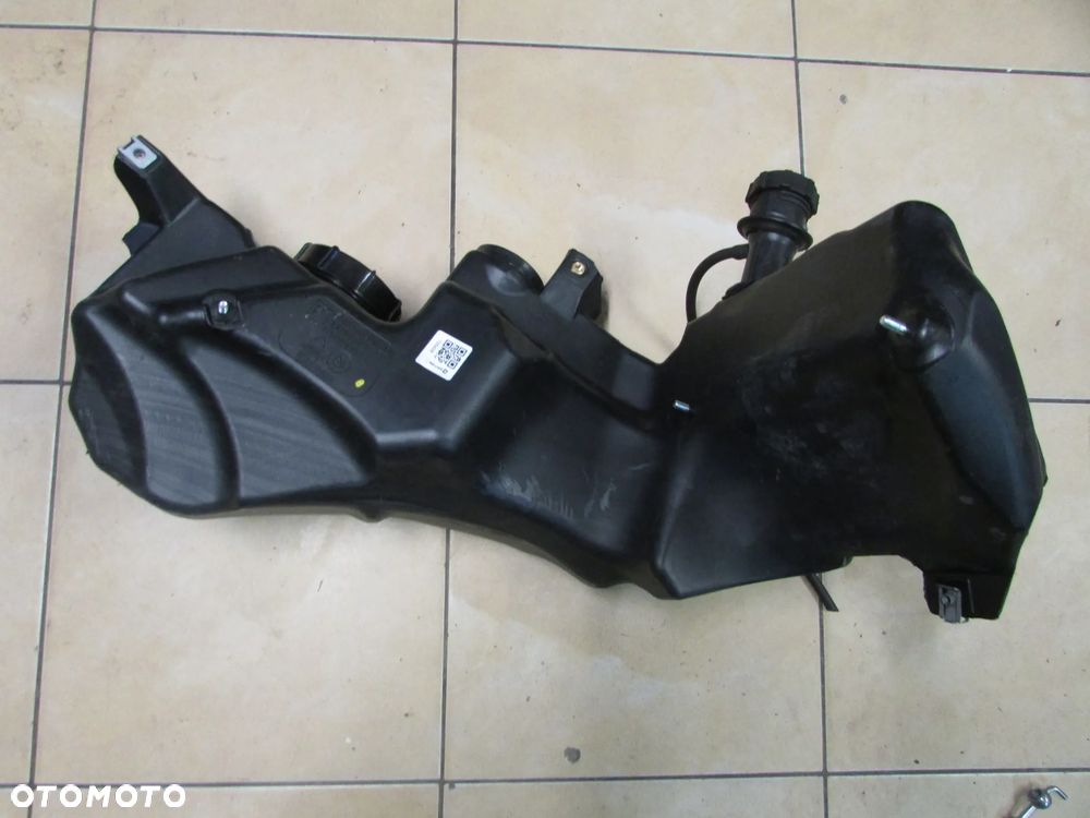 Vespa GTV 300 hpe 2024 zbiornik paliwa bak - 2