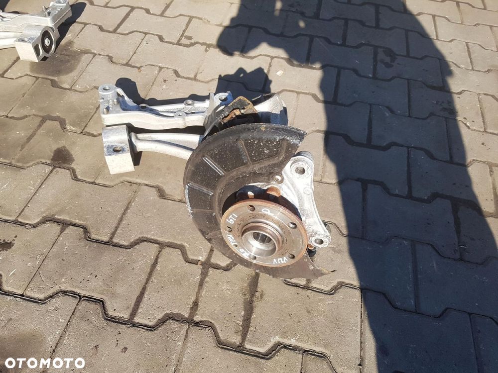 VW GOLF V 5 GTI 2.0 TFSI ZWROTNICA PRAWA PRZÓD