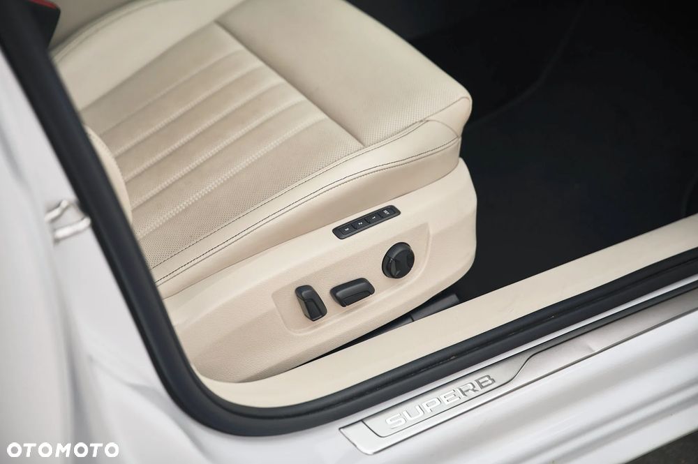 Skoda Superb 2.0 TDI L&K - 29