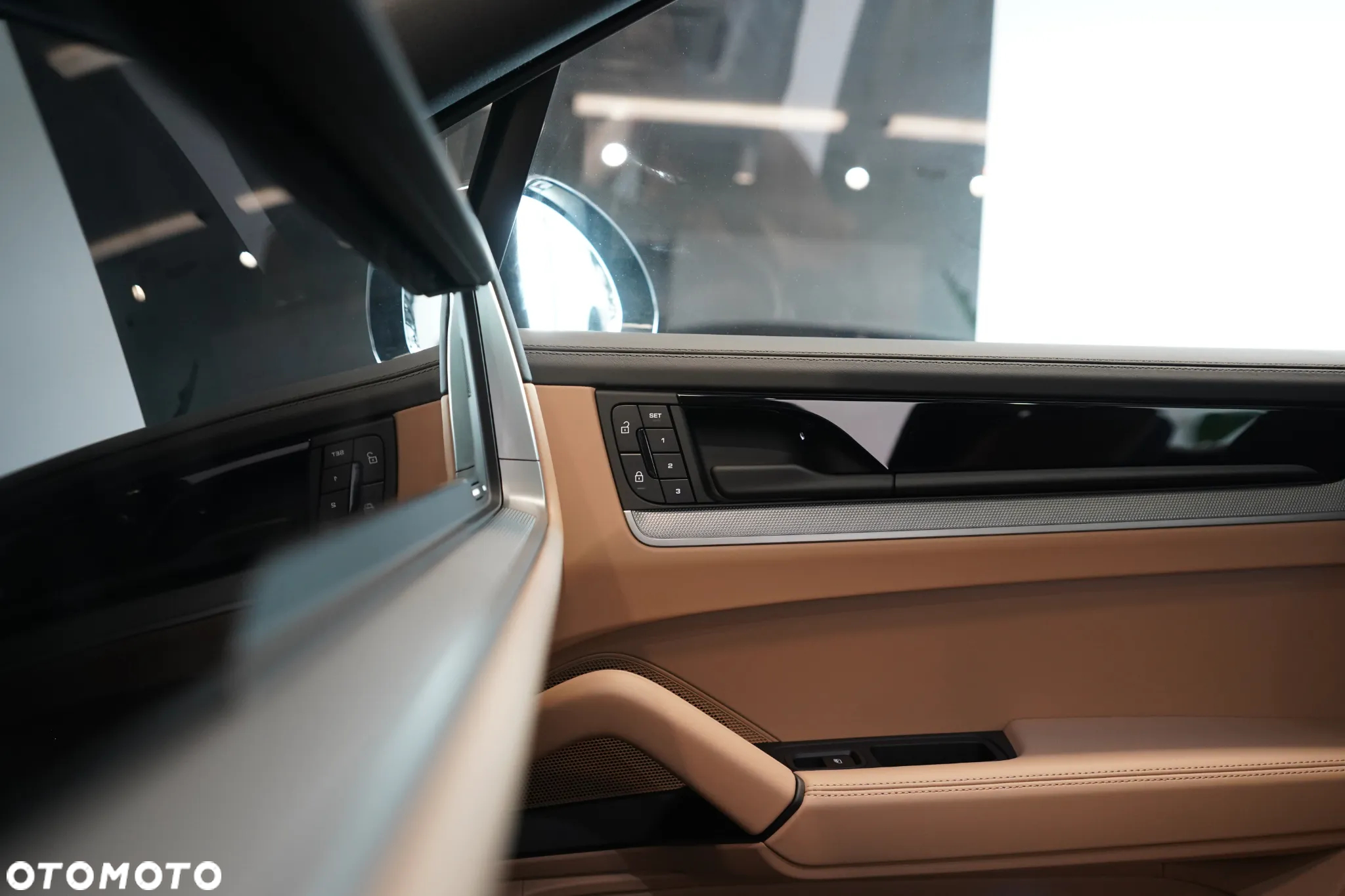 Porsche Cayenne Coupe E-Hybrid PHEV - 21